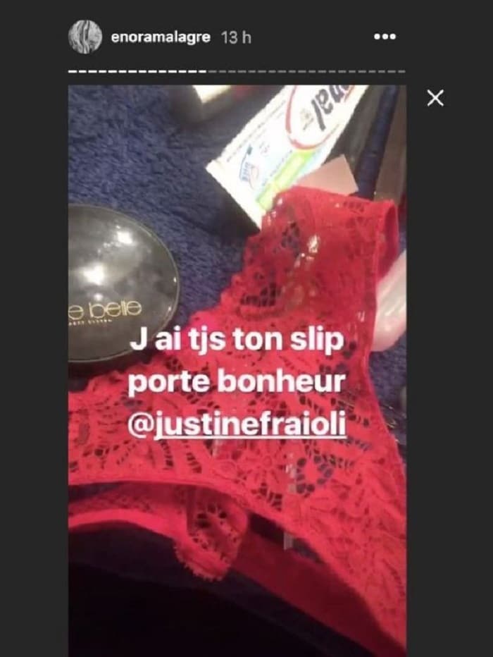 porte-bonheur-enora-malagre-string-rouge-actrice