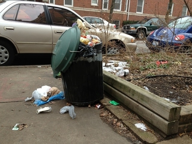 poubelle trop remplie