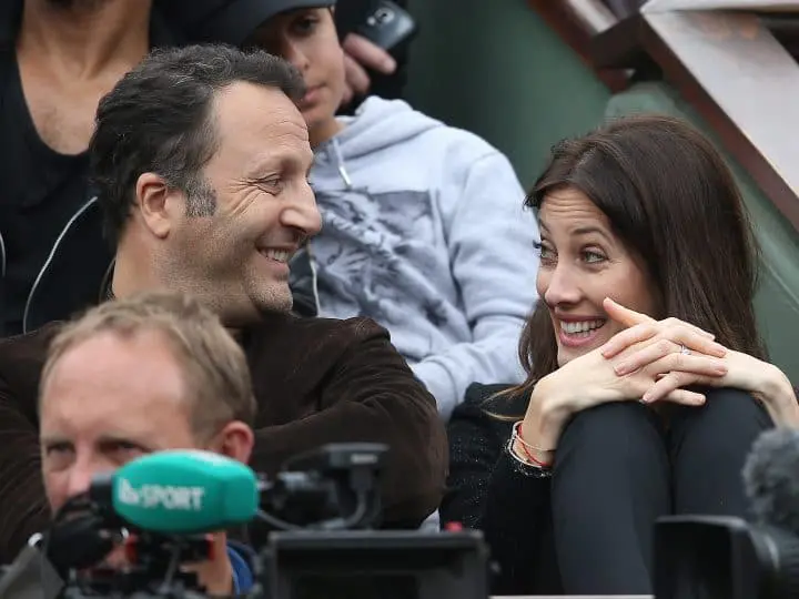 roland-garros-2016-arthur-et-mareva-galanter-le-bisou-en-tribunes-photos-720x540-1