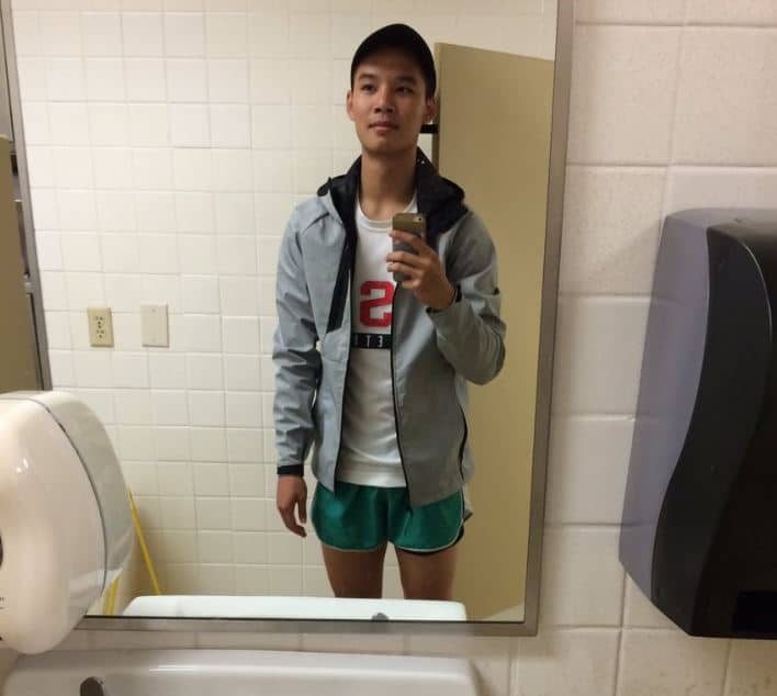 Donne son pantalon à son amie