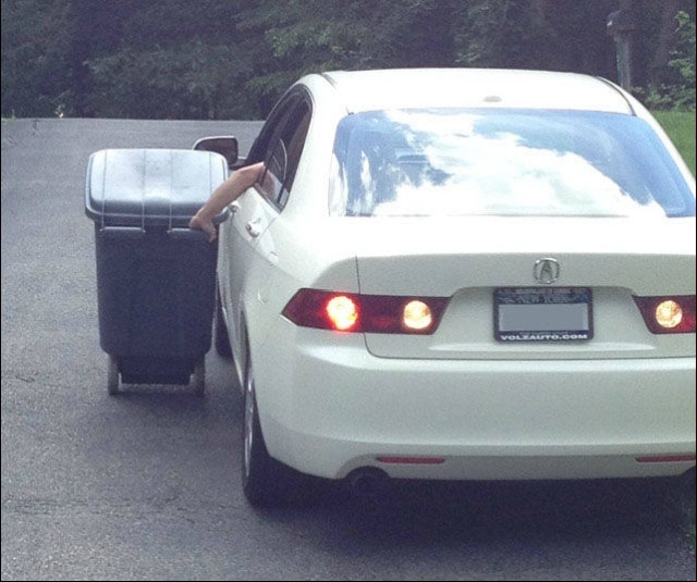 sortir poubelles voiture