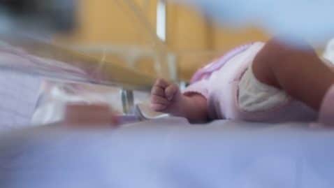 Un bébé né grâce à un miracle de la médecine