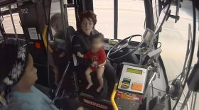conductrice du bus sauve un bébé