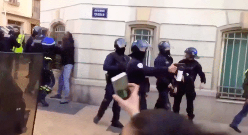 didier-andrieux-fracasse-manifestants