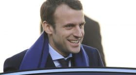 emmanuel-macron-regard-boa-seducteur