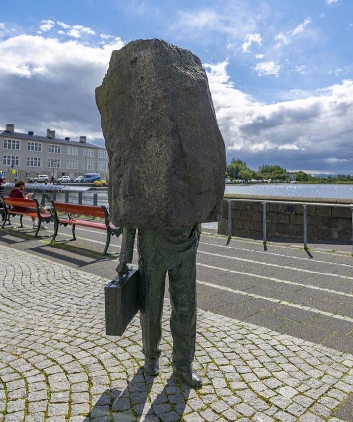 sculpture bureaucrate mystère