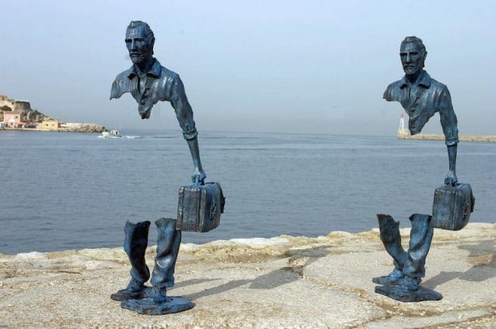 sculpture hommes qui s'effacent