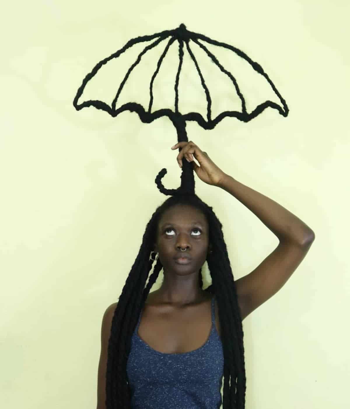 Cette artiste crée des sculptures avec ses cheveux