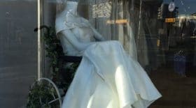 mannequin-vitrine-fauteuil-roulant