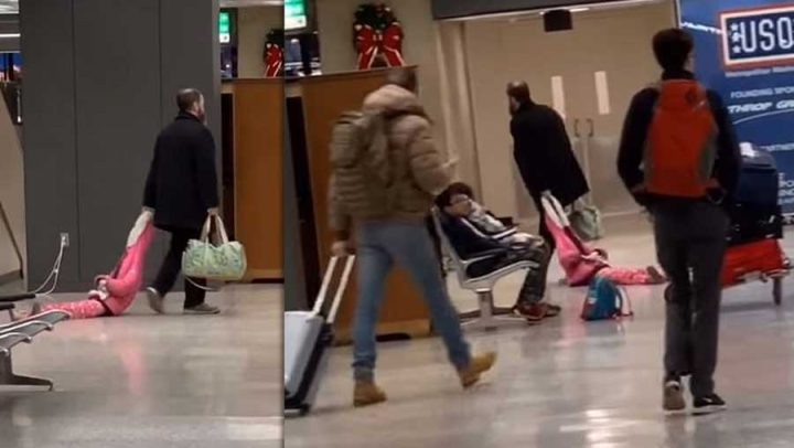 père traine sa fille par la capuche dans l'aéroport