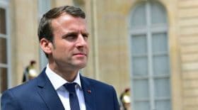 Emmanuel Macron s'accorde des petites plaisirs lorsque sa femme n'est pas là