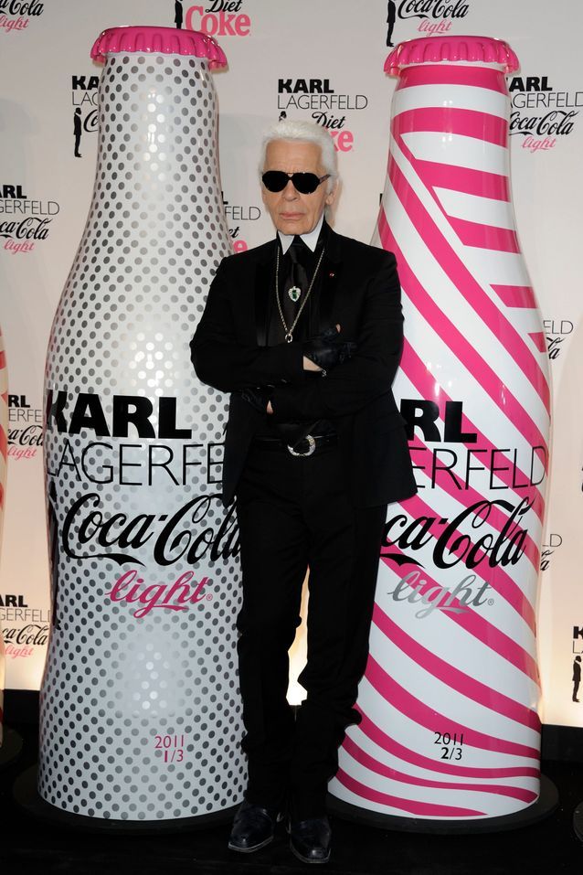 Karl-Lagerfeld-et-les-bouteilles-creees-en-2011