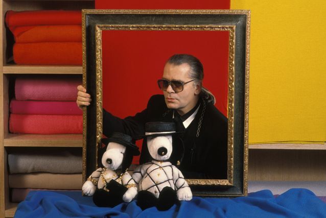 Karl-Lagerfeld-lors-du-40eme-anniversaire-de-Snoopy-en-janvier-1990