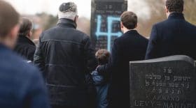 macron cimetière profané