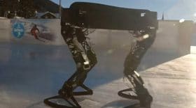 robot fait du patin à glace