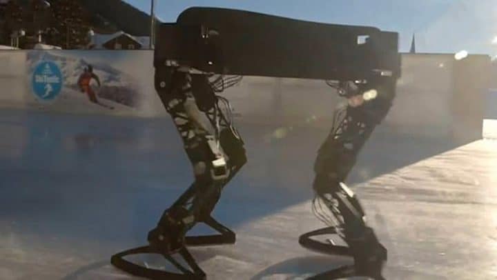 robot fait du patin à glace