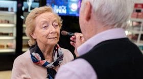 maquiller sa femme perd la vue