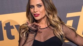 Clara Morgane prend la pose sexy pour son cabaret