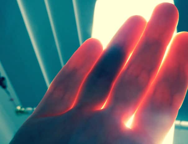 doigts-transparents-lumiere