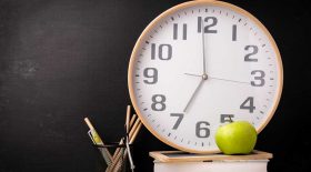 écoles horloges analogues