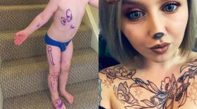 garçon imite sa maman tatouages sur le corps