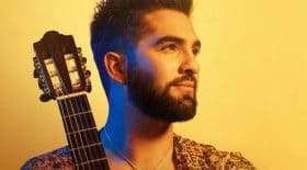 kendji-girac-cette-photo-torse-nue-sur-un-bateau-qui-fait-fondre-la-gent-feminine