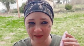 youtubeuse teste mascaras waterproof spray lacrymogène