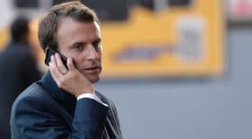 emmanuel-macron-ces-centaines-de-sms-quil-envoie-a-ses-proches-toute-la-journee