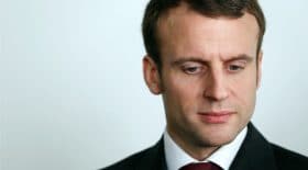 emmanuel-macron-fantomes-passe-qui-poussent-toujours-vouloir-plaire