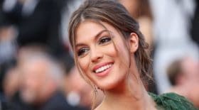 iris-mittenaere-decollete-explosif-quon-pourra-bientot-decouvrir-paradis-latin
