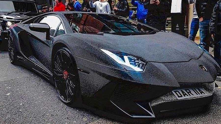 Une Instagrameuse russe fait recouvrir sa Lamborghini de 2 millions de