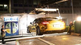 porsche dorée retirée par la police