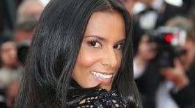 shym-avec-une-coupe-afro-et-une-tenue-extravagante-elle-ressemble-a-une-des-membres-des-spice-girls
