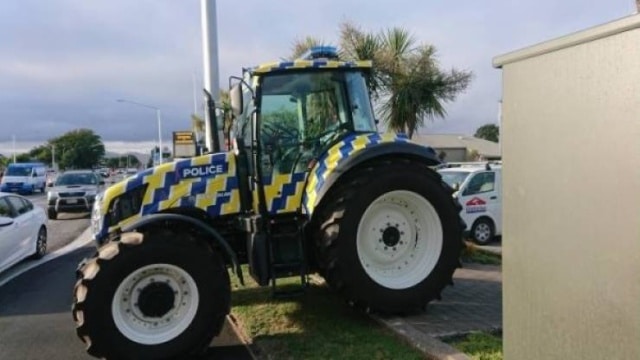 truc bizarre sur la route