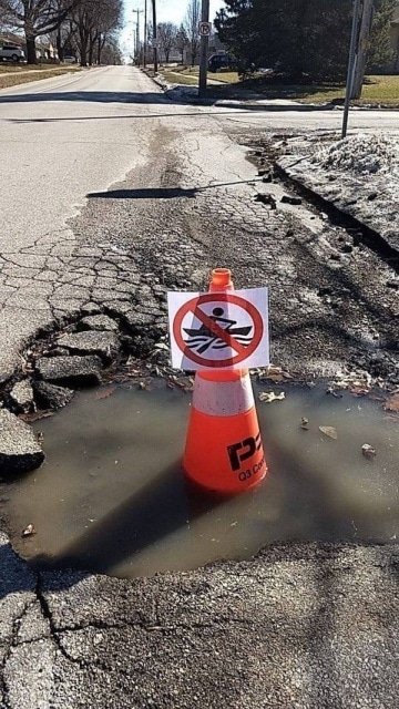 truc bizarre sur la route