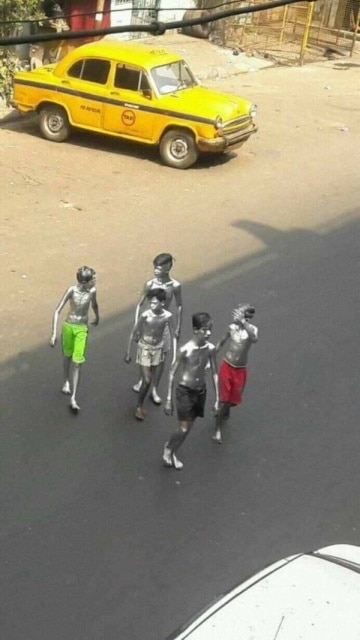 truc bizarre sur la route