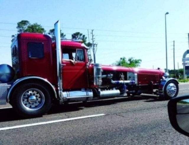 truc bizarre sur la route