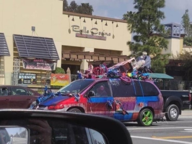 truc bizarre sur la route