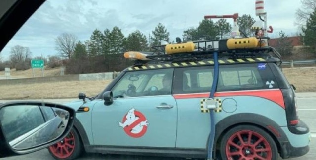 truc bizarre sur la route