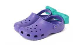 decouvrez-la-nouvelle-tendance-des-crocs-avec-des-mini-sacs-integres