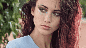 delphine-wespiser-ce-cliche-topless-qui-declenche-la-colere-des-internautes