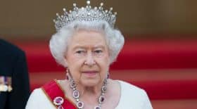 elisabeth-ii-frole-mort-fait-sauver-par-garde-du-corps