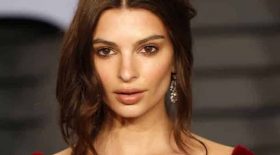 emily-ratajkowski-elle-craque-son-jean-en-pleine-rue-et-se-balade-les-fesses-a-lair
