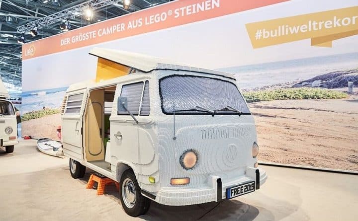 impressionnant-ce-camping-car-entierement-construit-lego-est-dun-realisme-surprenant