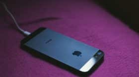 drame-une-petite-fille-de-2-ans-meurt-en-mettant-un-chargeur-de-telephone-a-la-bouche