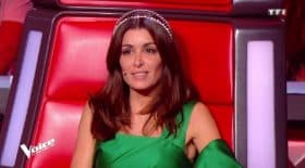 jenifer-son-serre-tete-fait-sensation-dans-lemission-de-the-voice-mais-son-prix-risque-de-creer-la-polemique