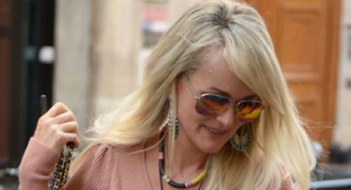 laetitia-hallyday-etait-vraiment-en-couple-avec-richard-virenque-un-chroniqueur-de-tpmp-met-les-choses-au-clair