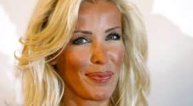 ophelie-winter-ce-moment-de-detente-entre-copines-ou-elle-saffiche-plus-sexy-que-jamais