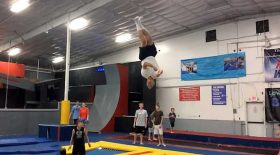retraité champion de trampoline