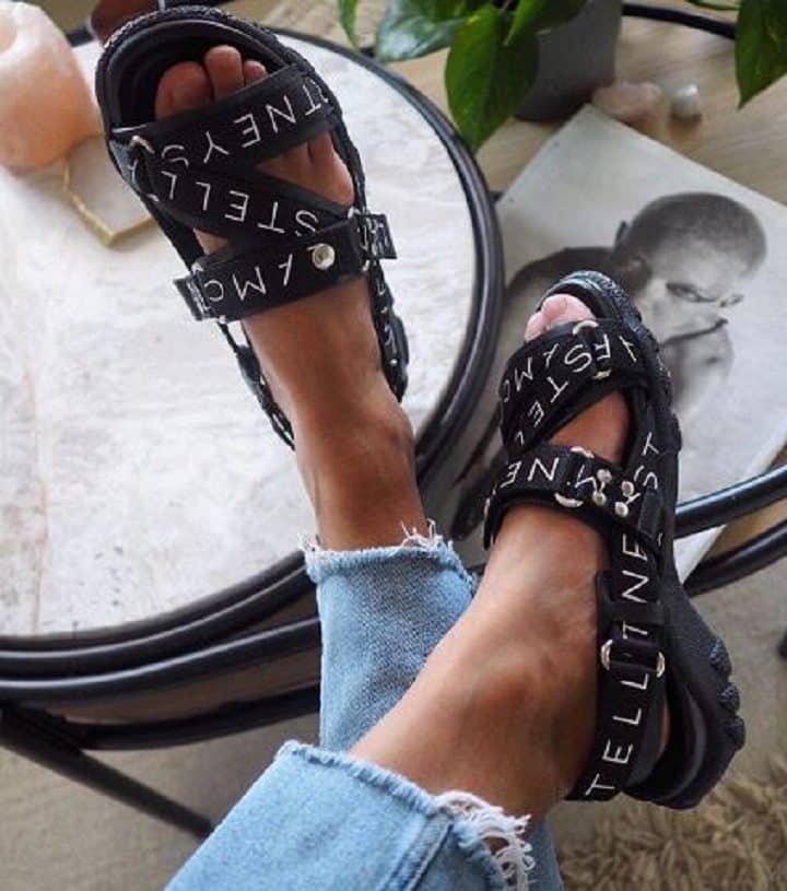 alerte-tendance-les-dad-sandals-reviennent-la-mode-pour-cet-ete